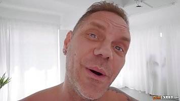 Возбужденный парень: 3000 отборных порно видео